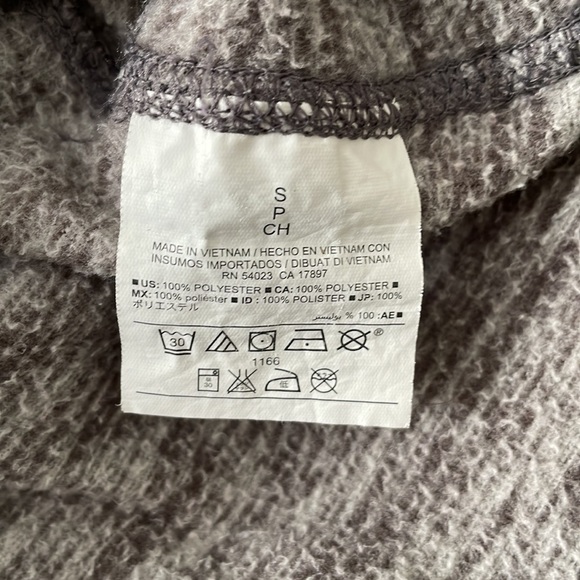 Old Navy fleece vest Women’s size Small - Picture 3 of 3